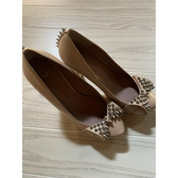 Vince Camuto Shoes - Vince Camuto tan with Gold Spikes Pumps/Platform - size 38. Size 7.5 Or 8 USA